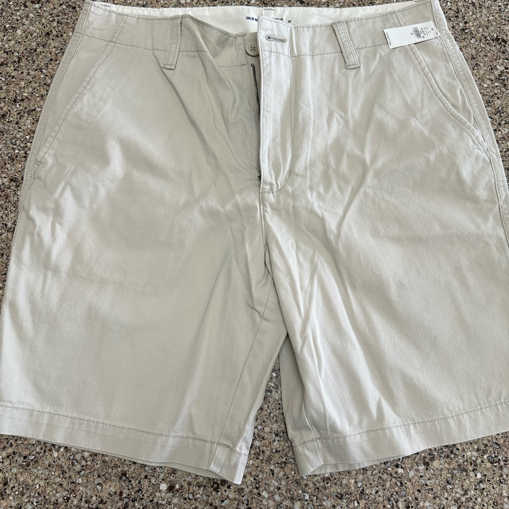 Old Navy Men's Light Tan Flat Front Shorts
